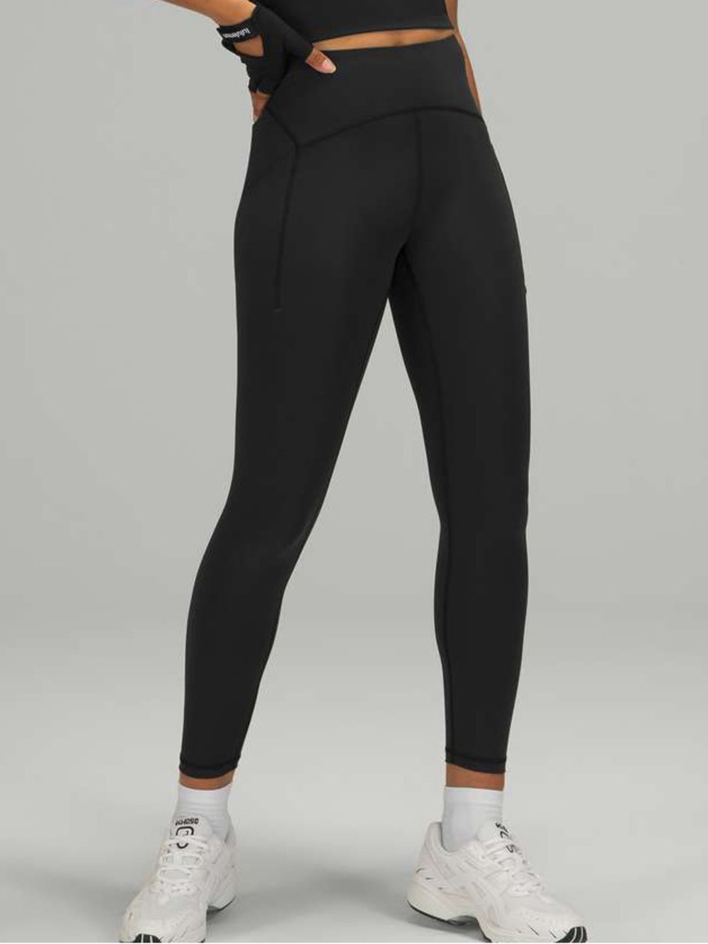 Lululemon Power Thru High Rise Tight in black size 2